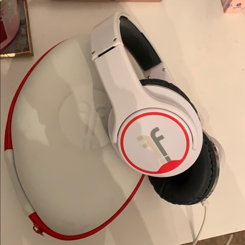 White Flips transforming headphones
